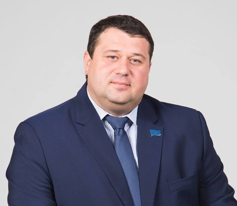 Автомобиль на заправке в России