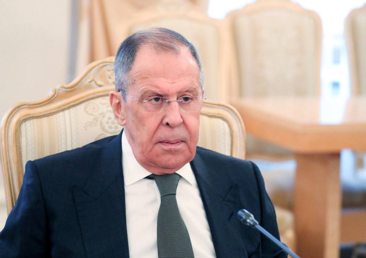Сергей Лавров выступает с заявлениями на пресс-конференции