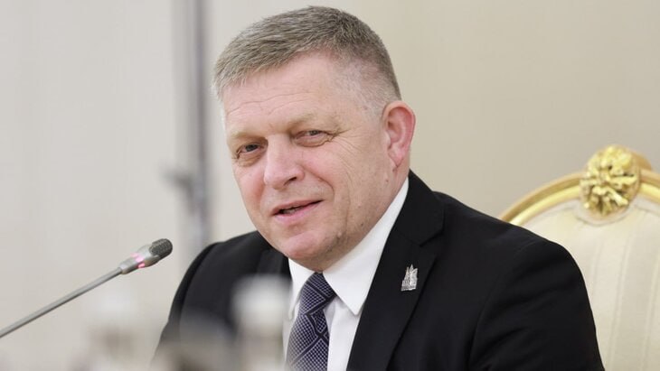 Роберт Фицо выступает с заявлением об отказе от военной помощи Украине