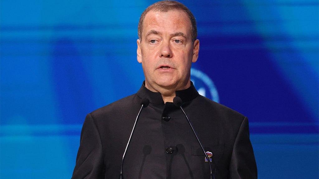 Дмитрий Медведев выступает с заявлением об Армении
