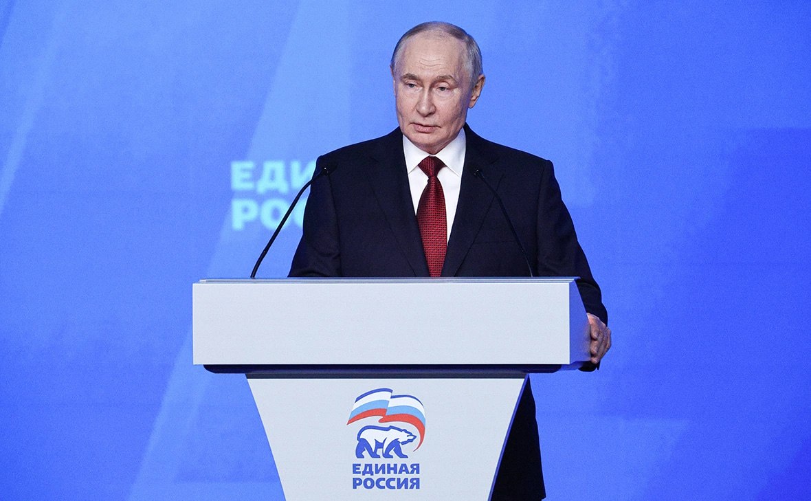 Владимир Путин выступает на съезде партии Единая Россия