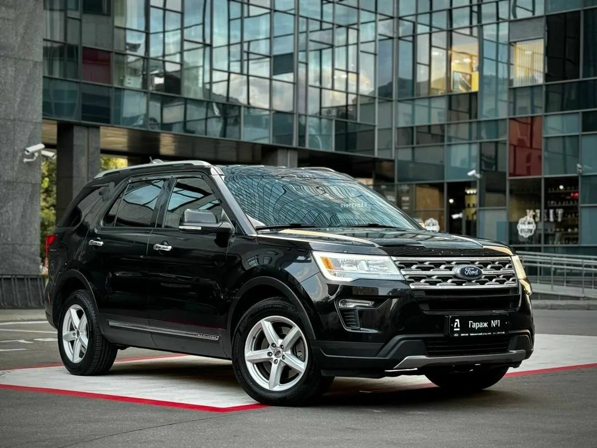 Автомобили Ford на парковке из-за отзыва из-за дефекта трансмиссии