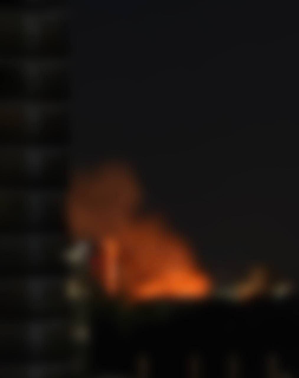Густой дым над центром Киева после прилёта