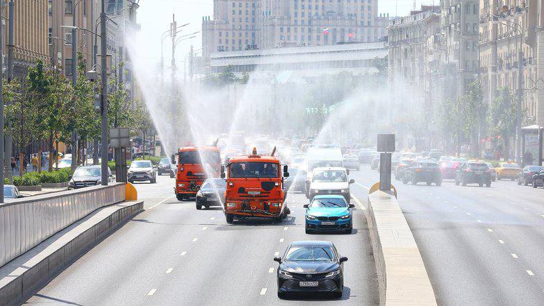 Столбик термометра показывает плюс 31 градус в Москве