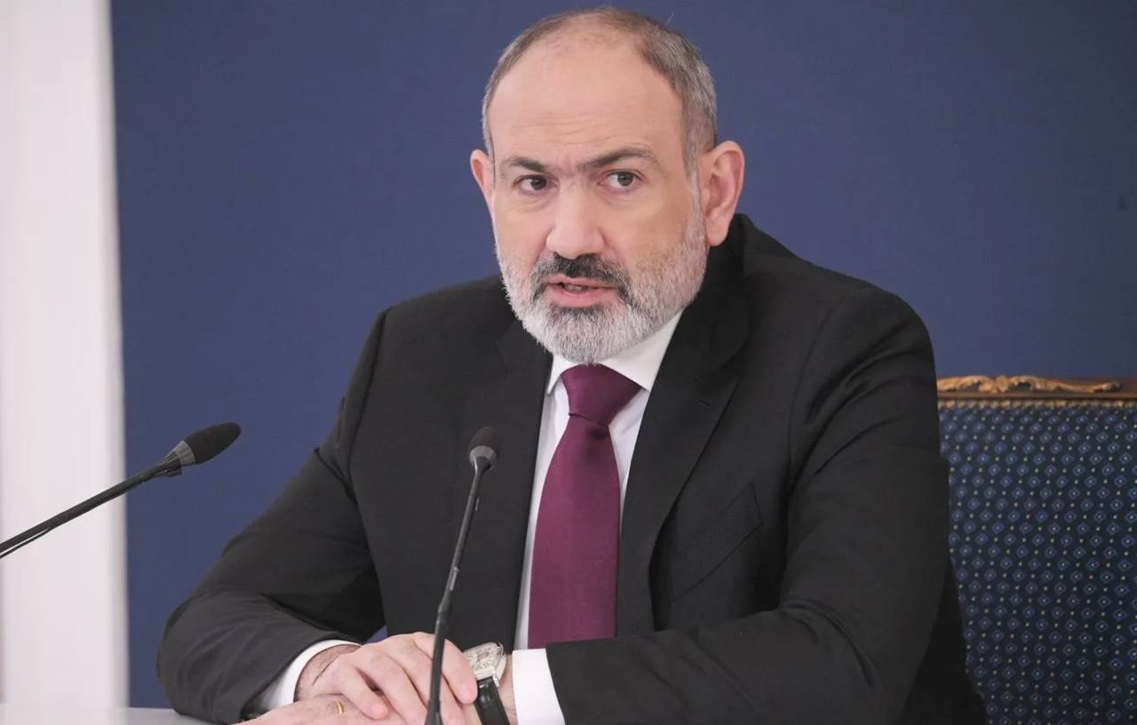 Флаг Армении и флаг Евросоюза рядом на переговорах