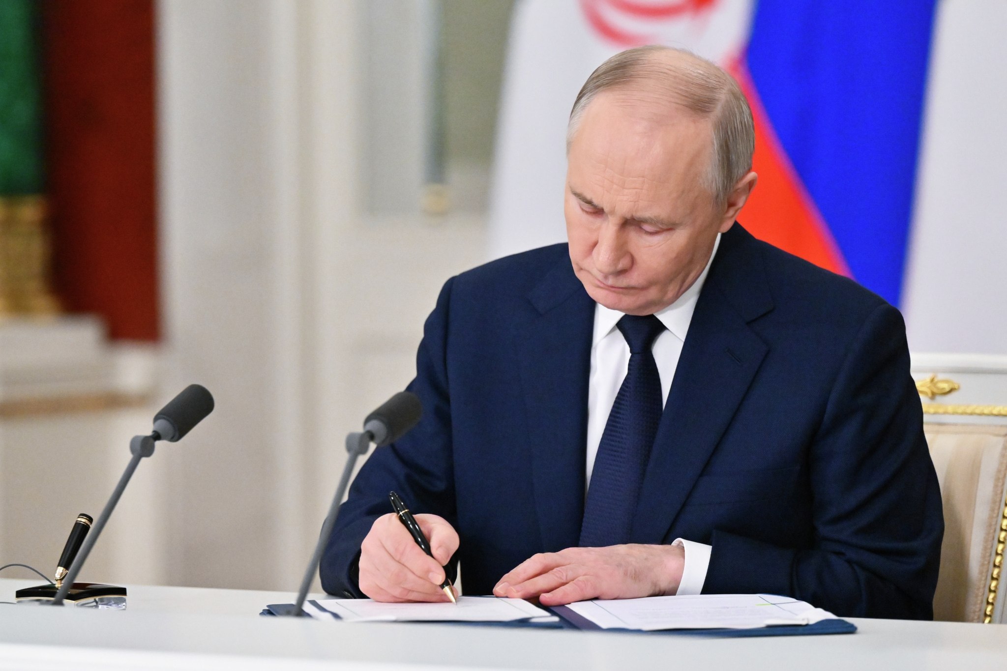 Подписание закона о стабилизации топливного рынка России