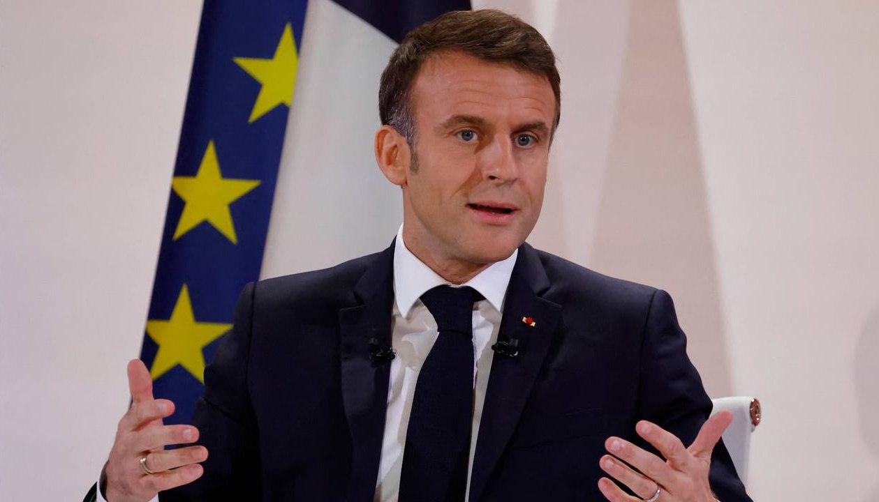 Президент Франции Макрон и сирийский лидер аш-Шараа на переговорах