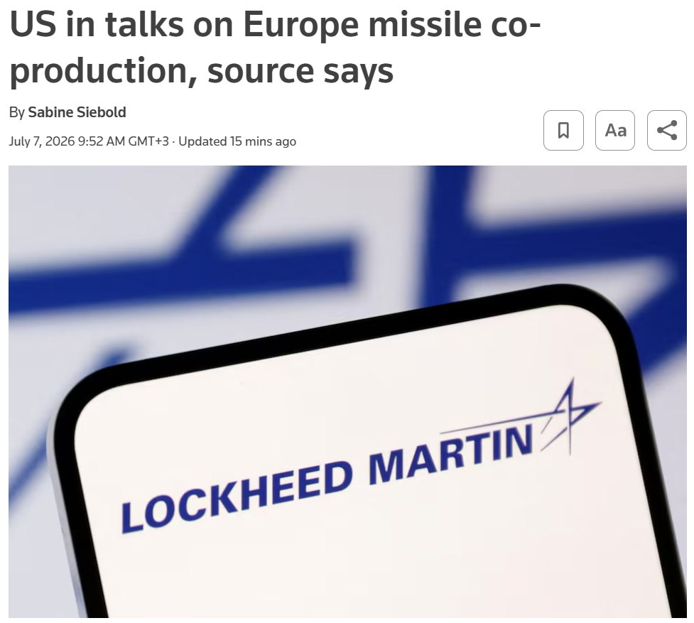 Ракета AIM-120 AMRAAM на фоне американского и европейского флагов