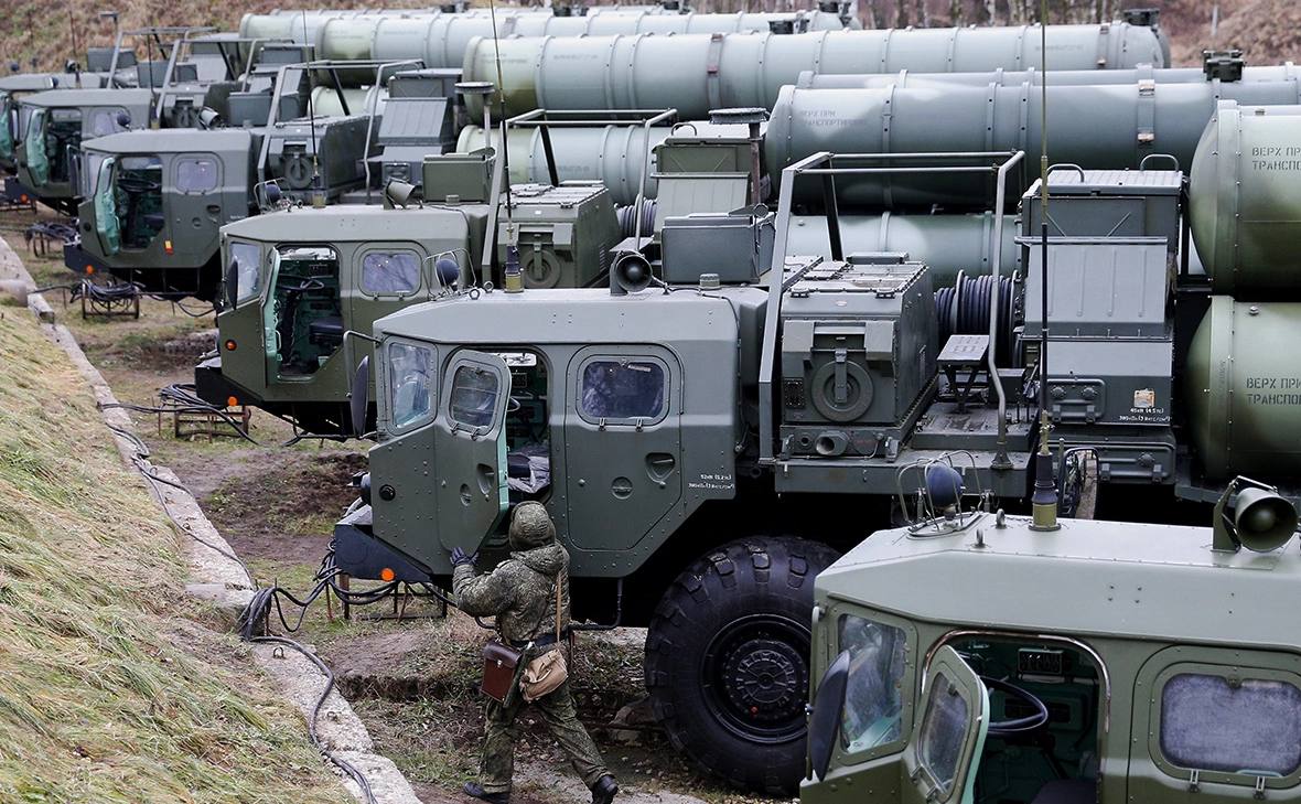 Зенитно-ракетный комплекс С-400 на боевом дежурстве