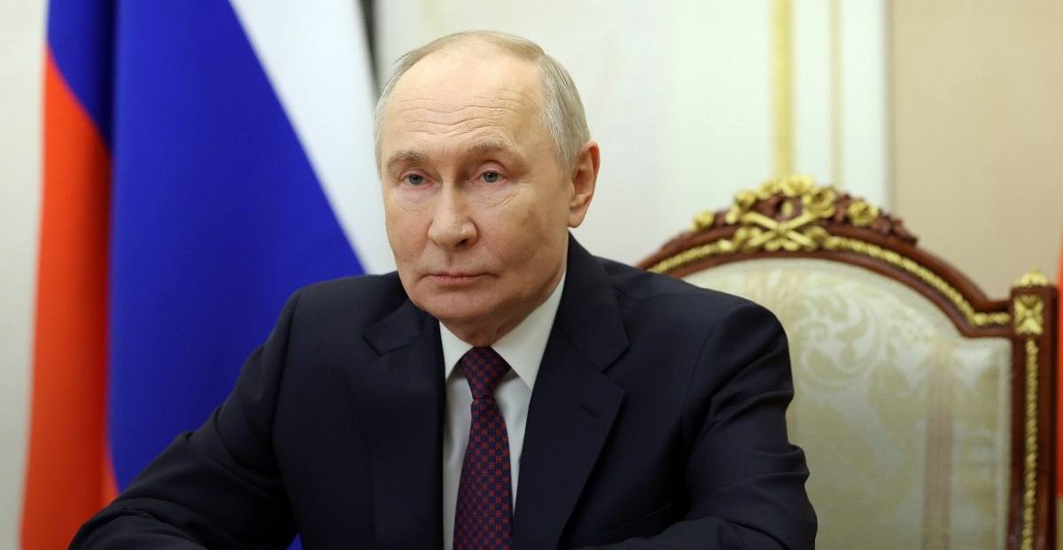 Владимир Путин выступает с заявлением о зеркальном ответе