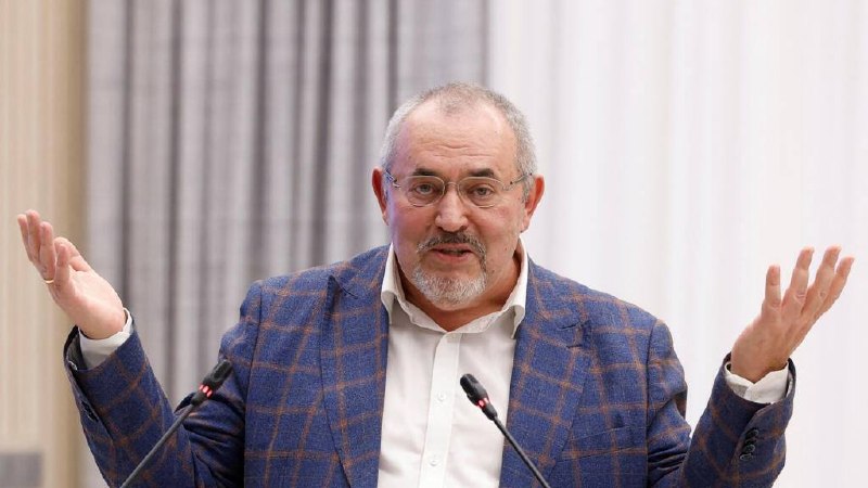 Полицейский протокол на столе