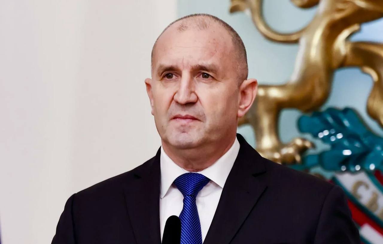 Премьер Болгарии Румен Радев объявляет о выходе из коалиции