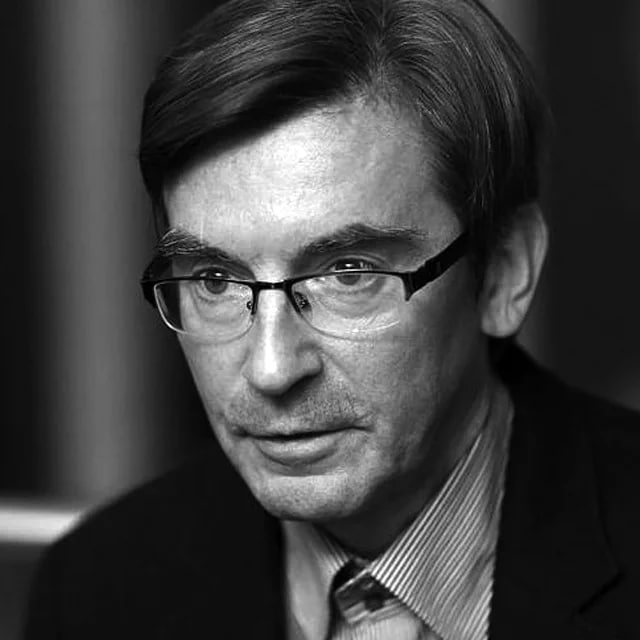 Портрет журналиста Сергея Шолохова в студии