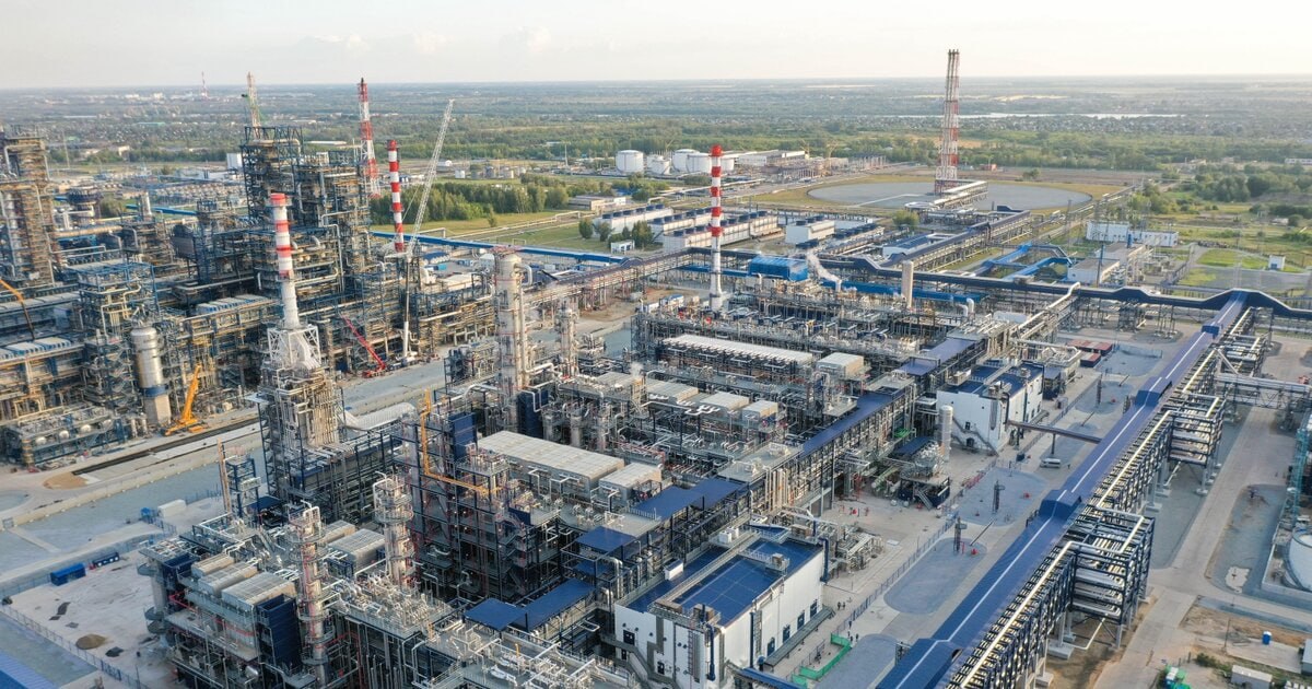 Сибирский нефтеперерабатывающий завод работает на полную мощность
