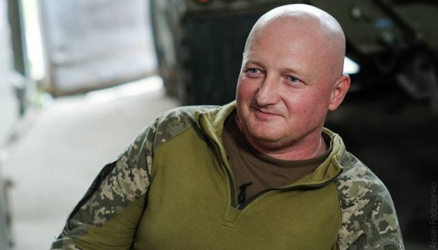 Генерал-майор Игорь Скибюк в военной форме на фоне карты