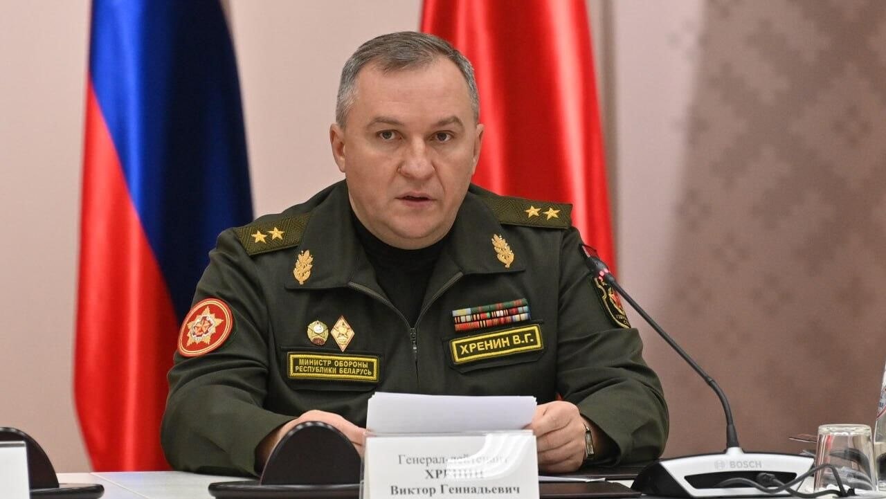Министр обороны Беларуси Виктор Хренин делает заявление