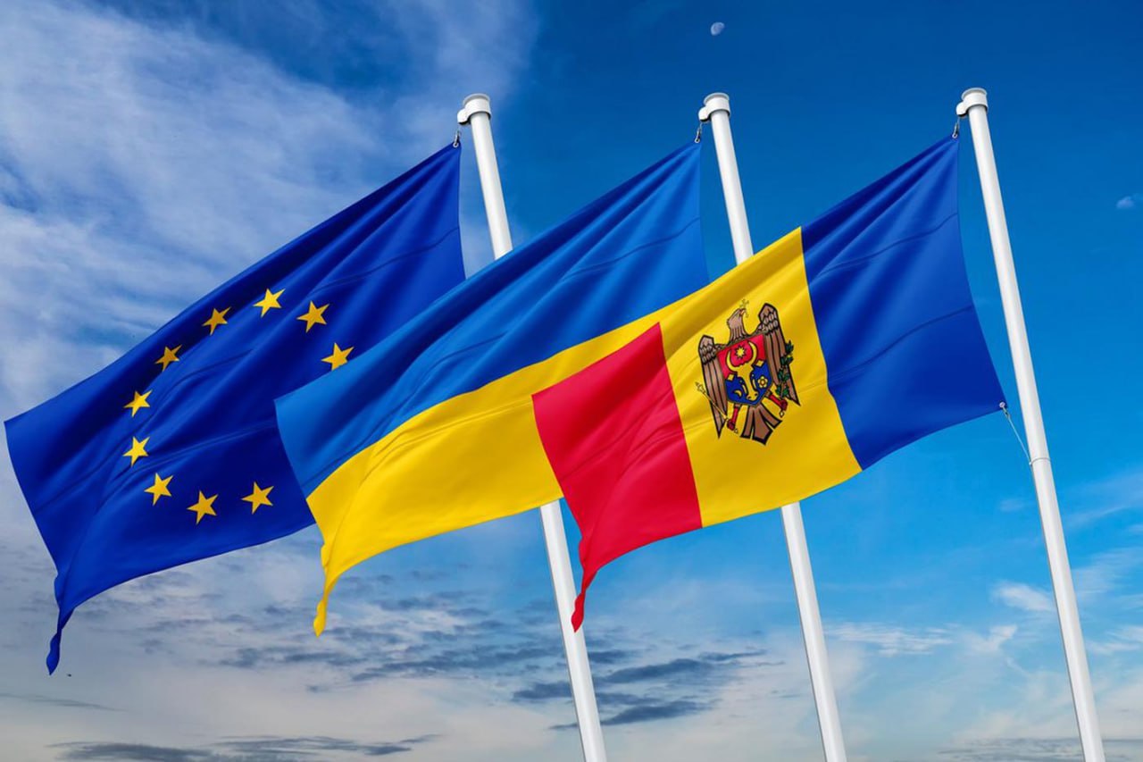 Флаг Венгрии на фоне здания Европарламента