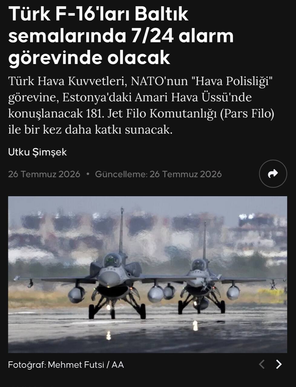Турецкий истребитель F-16 взлетает с авиабазы НАТО