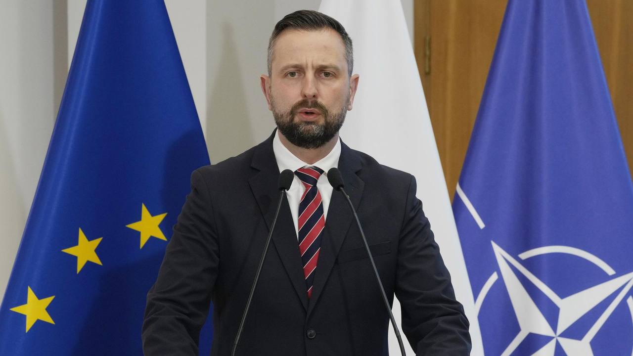 Министр обороны Польши выступает с заявлением