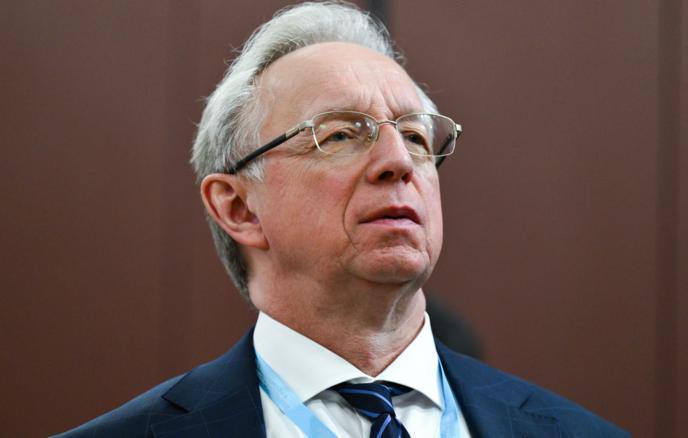 Переговоры России и Запада за столом
