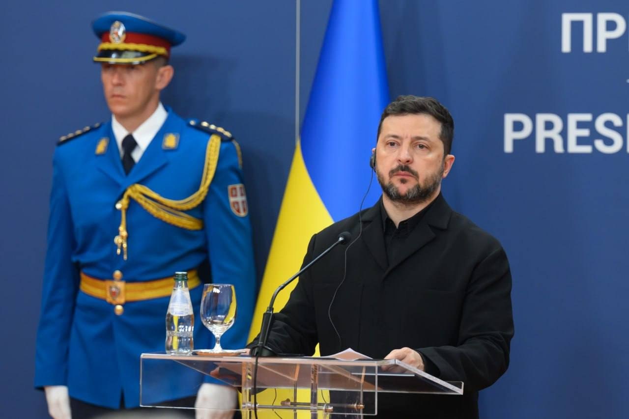Флаг Сербии и Украины на переговорах