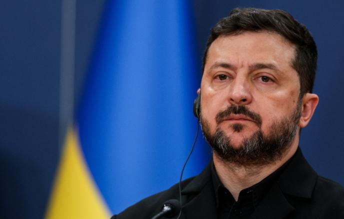 Разрушенная тепловая электростанция в Украине зимой