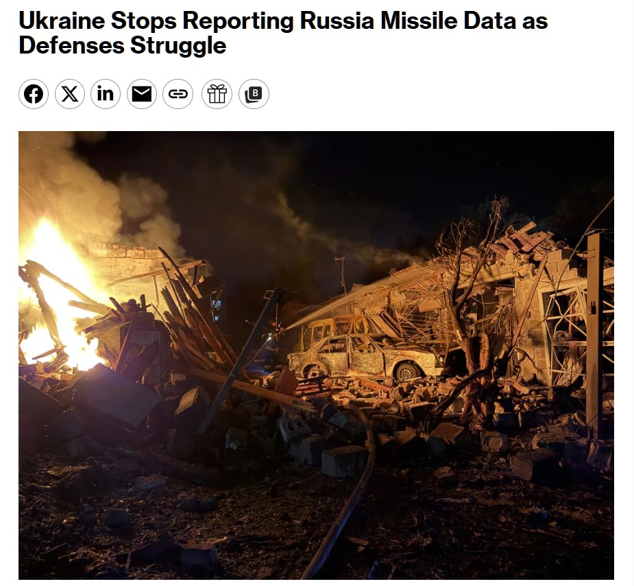 Украинский военный с радаром на фоне неба