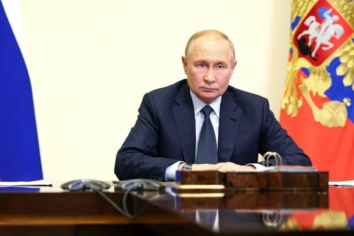 Крепкий рубль и довольные покупатели в магазине