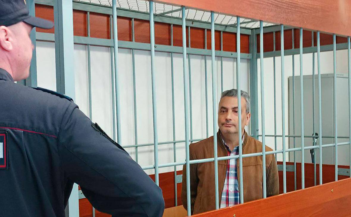 Здание суда перед оглашением приговора политику