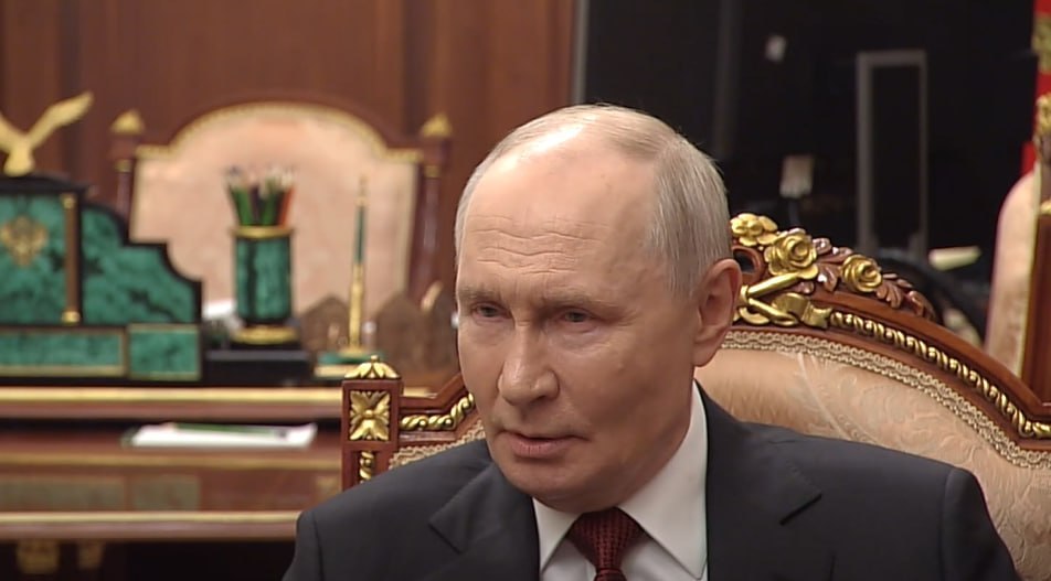 Владимир Путин выступает с заявлением об ударах