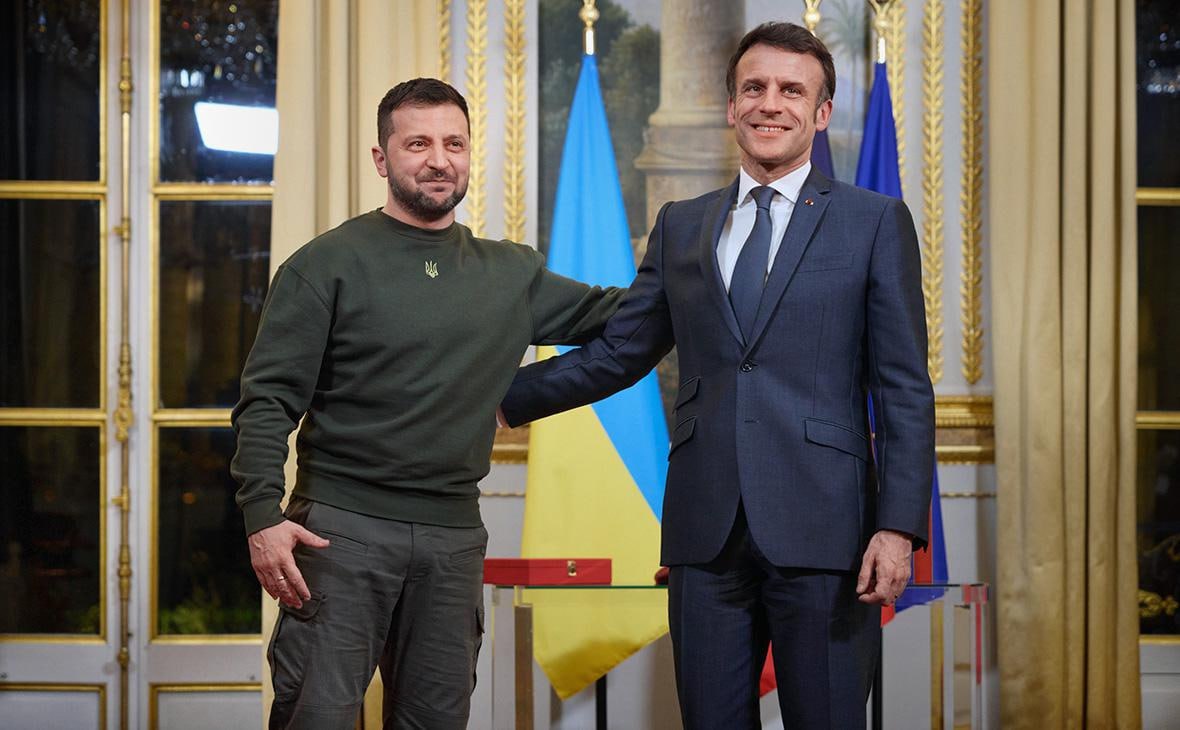 Макрон и Зеленский обсуждают военную помощь Украине