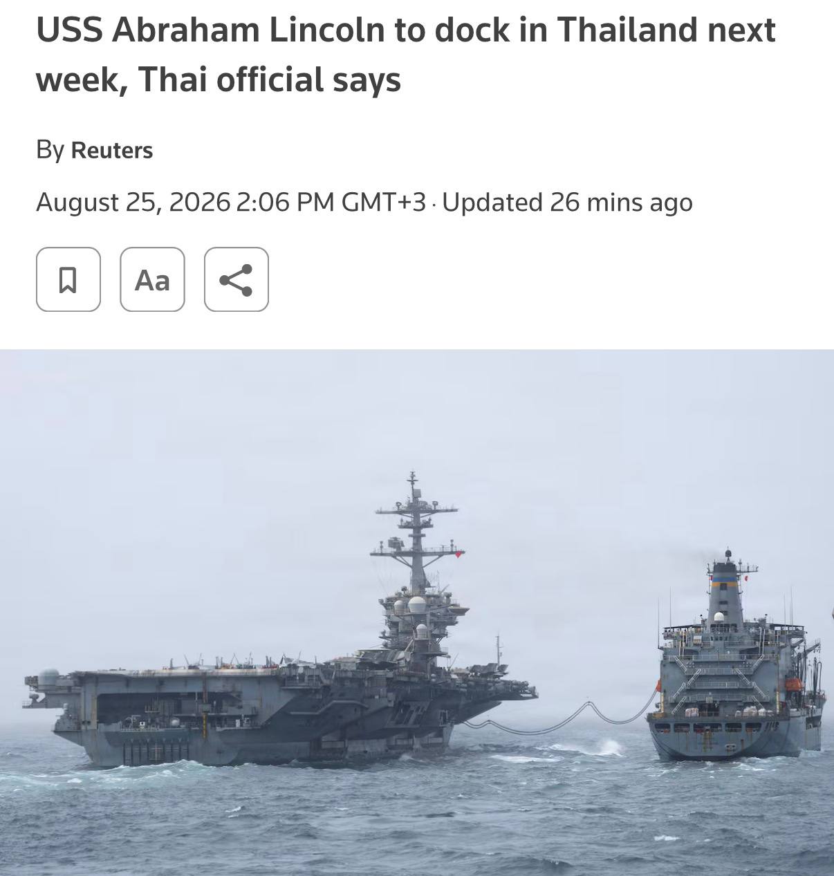 Авианосец USS Abraham Lincoln в океане