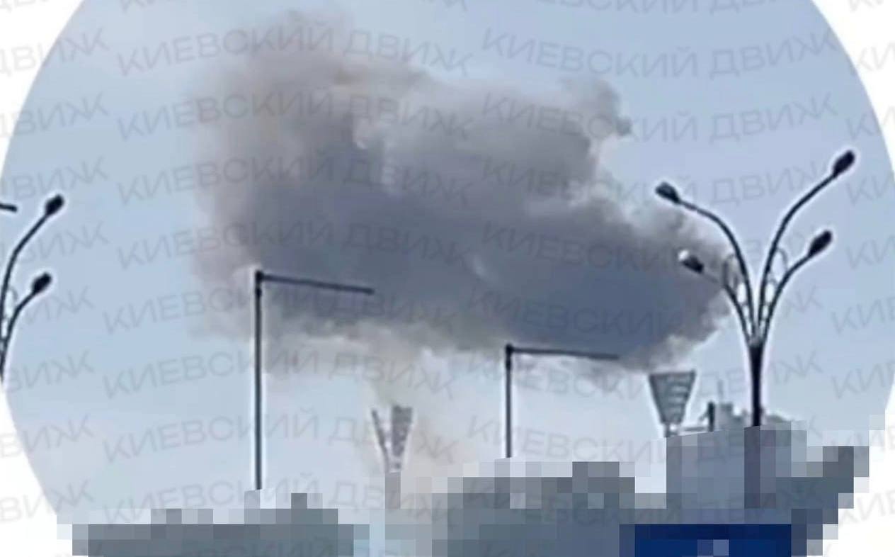 Дым над стадионом Лобановского в Киеве