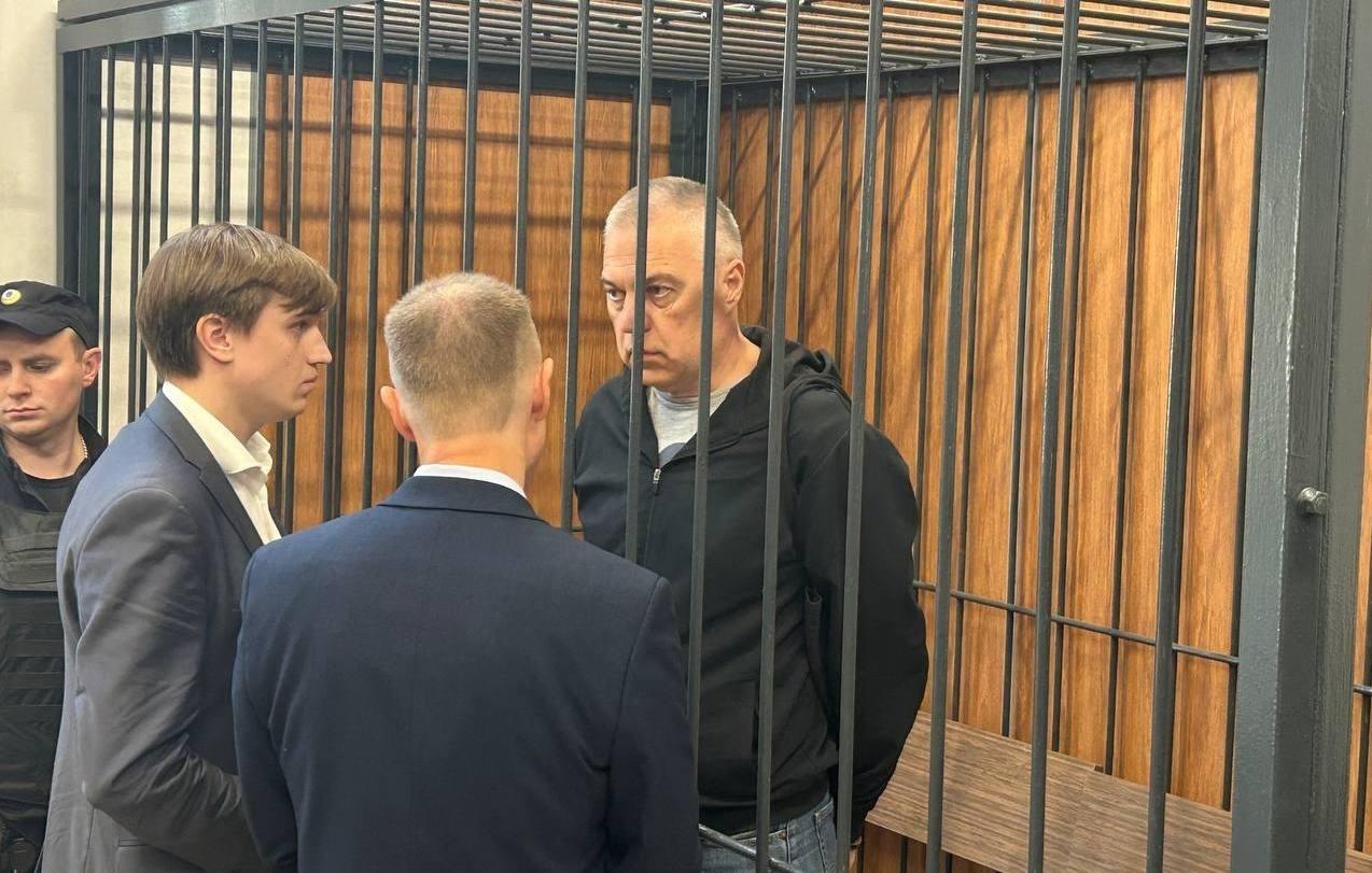 Олег Газманов на сцене во время концерта