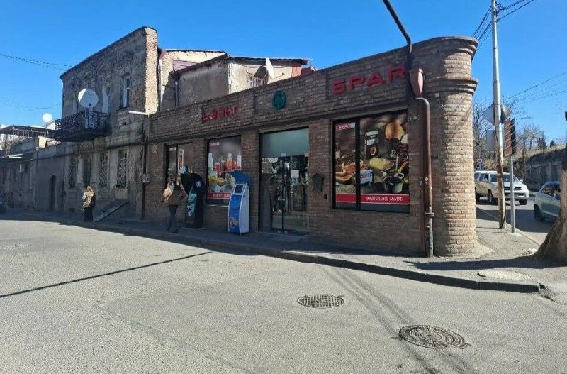 Полицейские оцепили место убийства туриста в Тбилиси