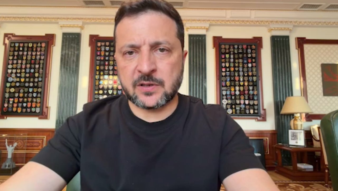 Владимир Зеленский выступает с обращением к нации