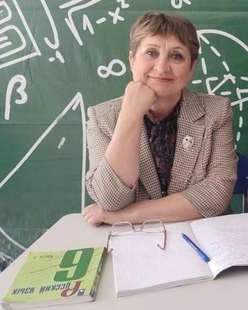 Школьница с ножом в классе нападает на учительницу