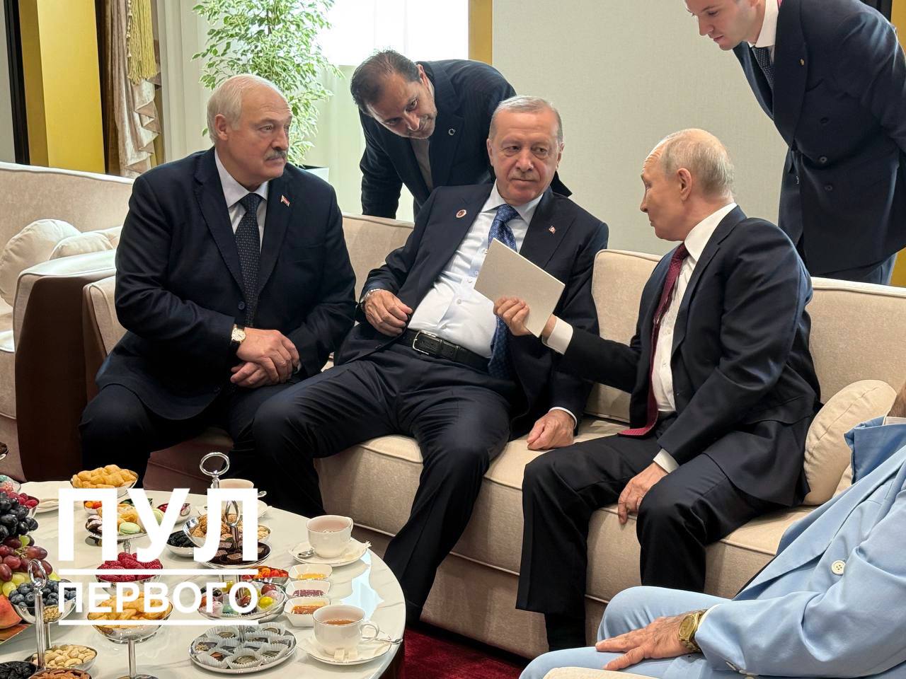 Лидеры России, Белоруссии и Турции беседуют на саммите ШОС