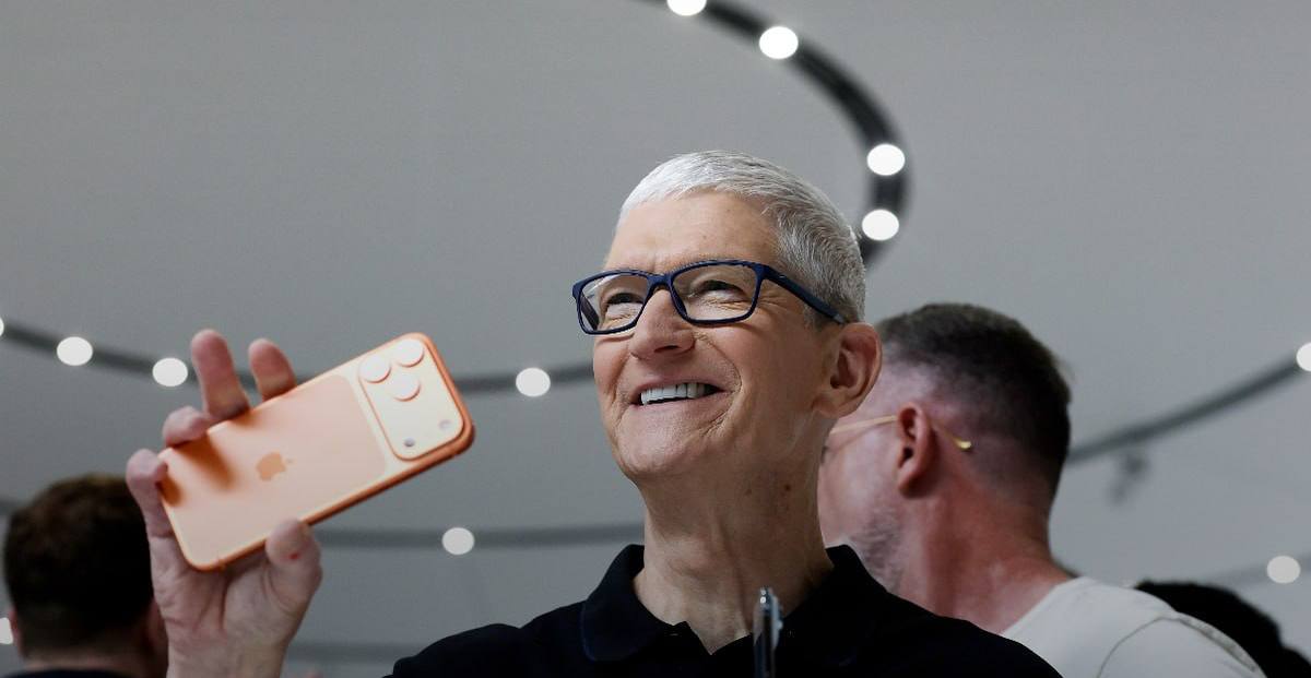 Тим Кук прощается с Apple в соцсетях