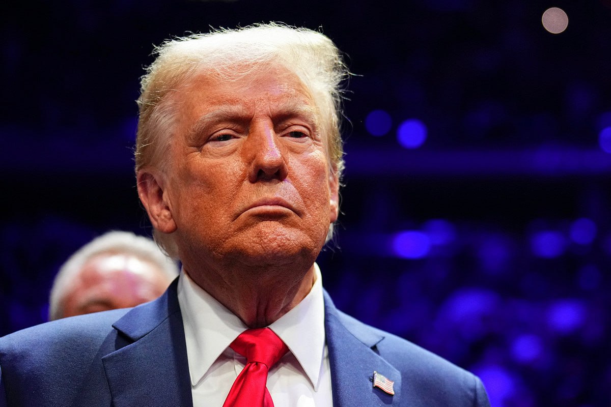 Трамп выступает с предупреждением об атаке на Иран