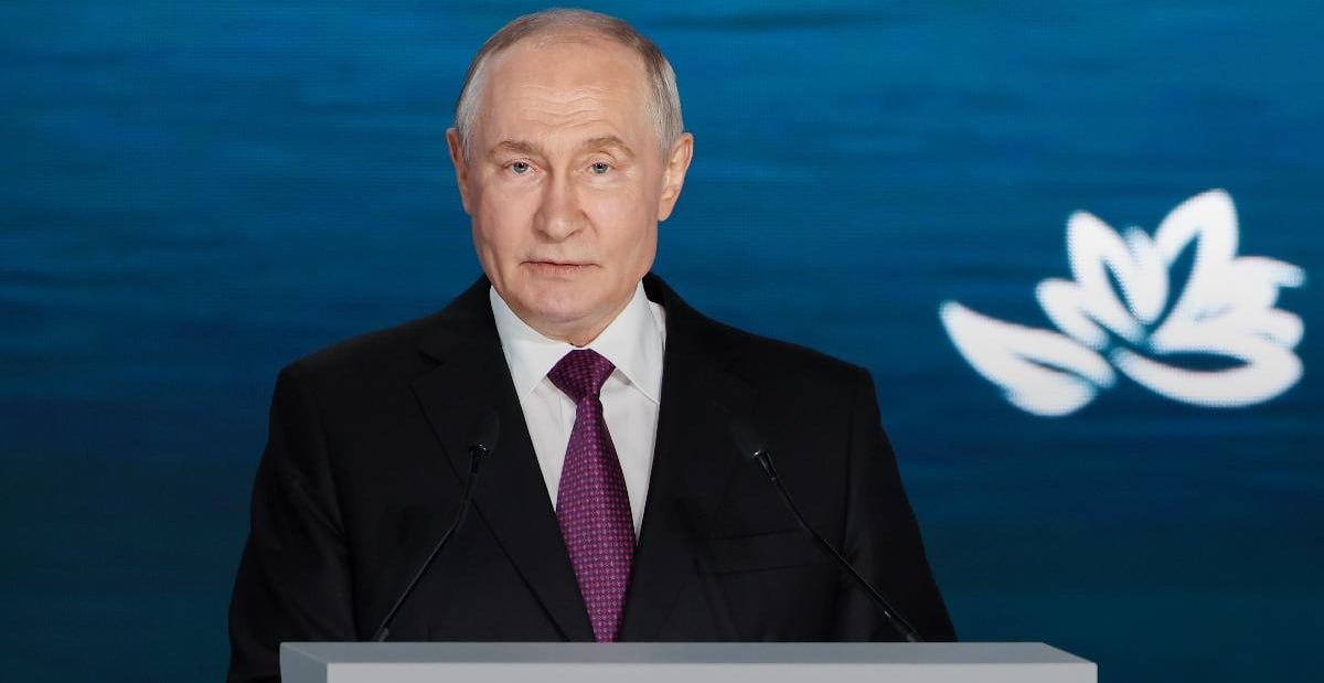 Владимир Путин выступает с заявлением о переговорах