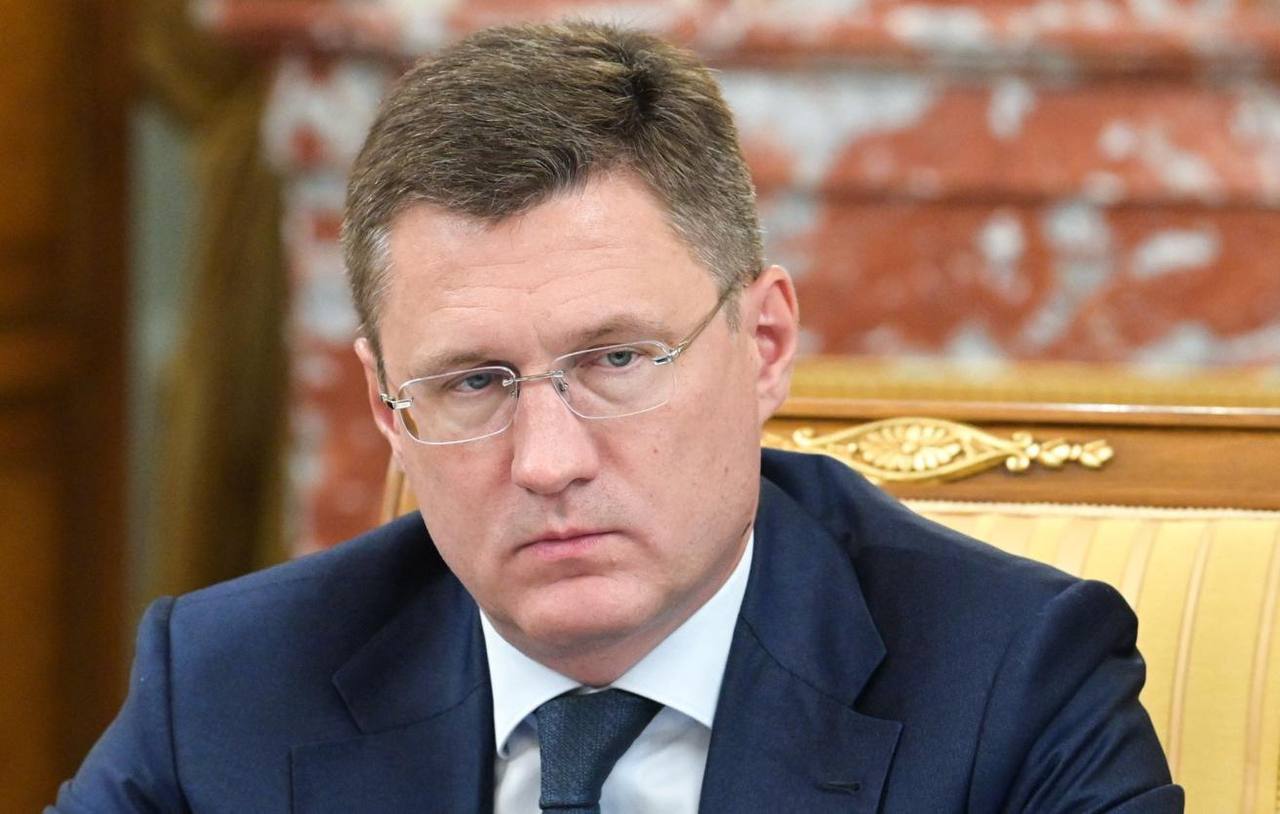 Заправка автомобиля на АЗС крупной нефтяной компании