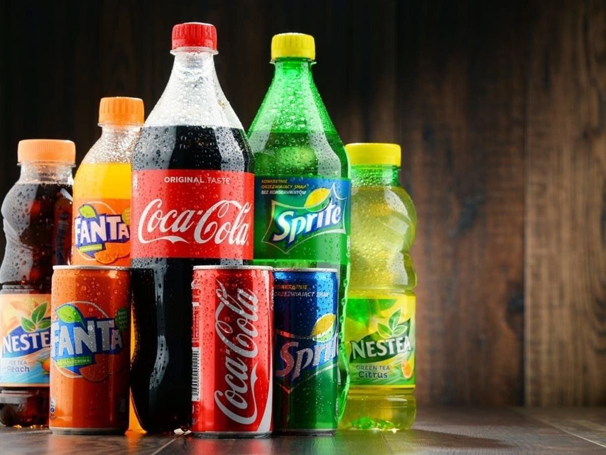 Завод Coca-Cola под Киевом на фоне логотипа компании