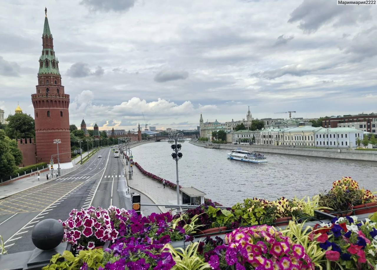 Аномальная жара в Сибири, термометр показывает высокую температуру