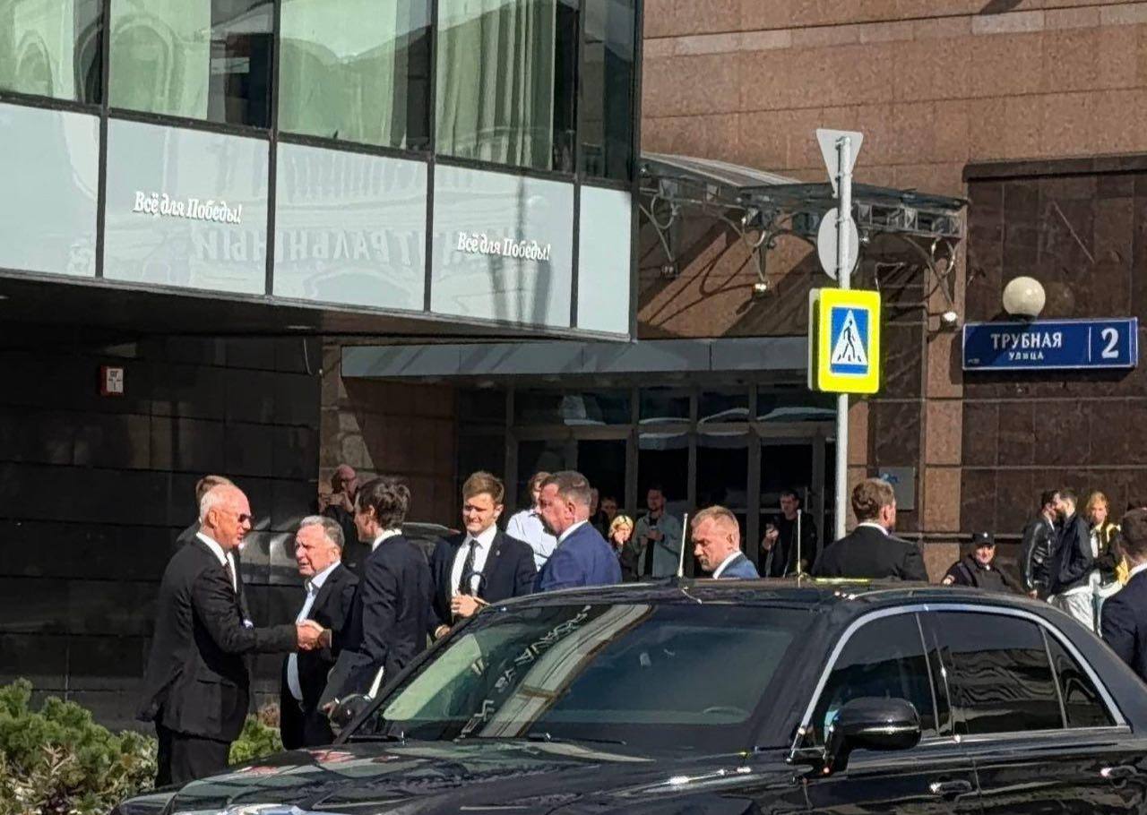 Деловой обед политиков в московском ресторане