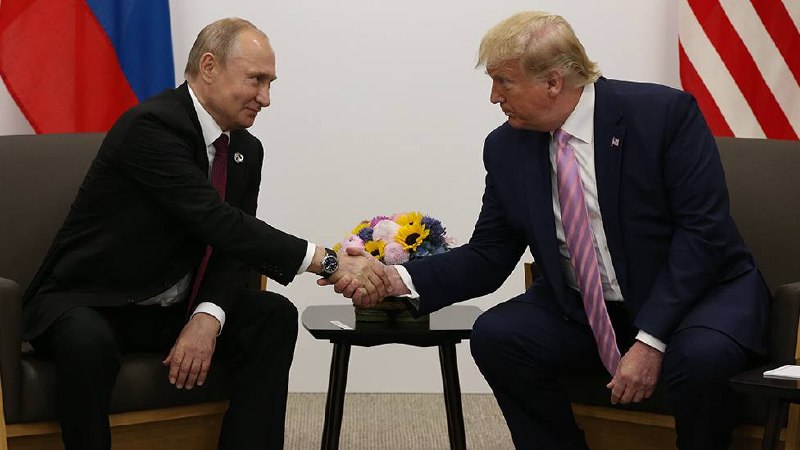 Президенты России и США пожимают руки на саммите