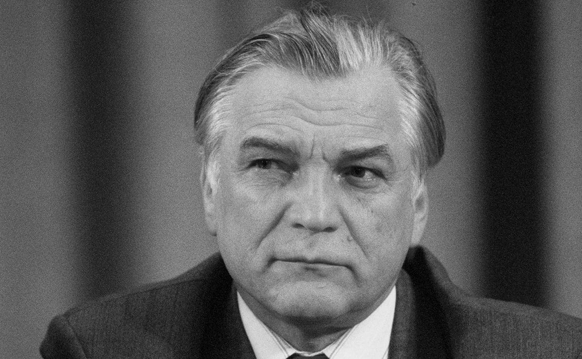 Портрет Георгия Матюхина, первого главы Центробанка