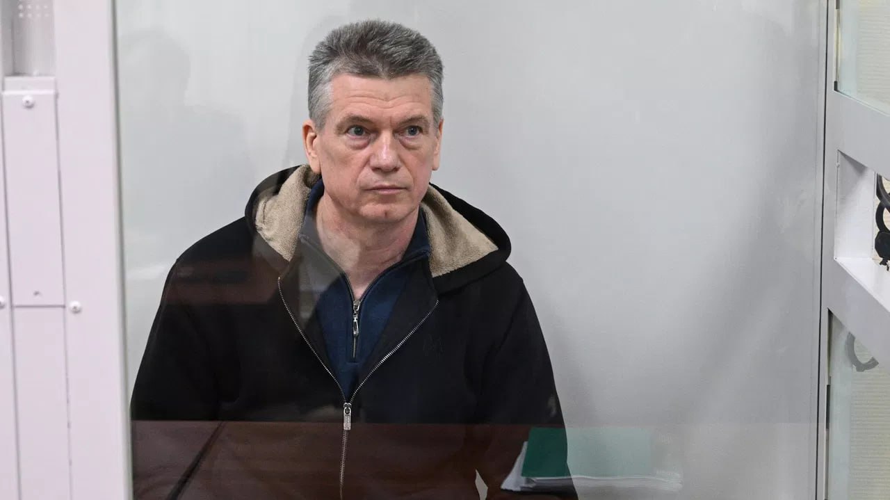 Судья оглашает приговор бывшему генералу Минобороны