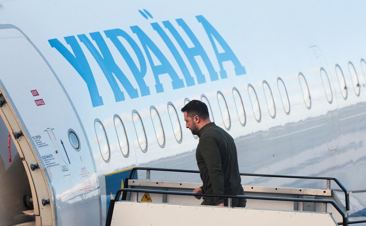 Самолет президента Украины в небе над Молдовой