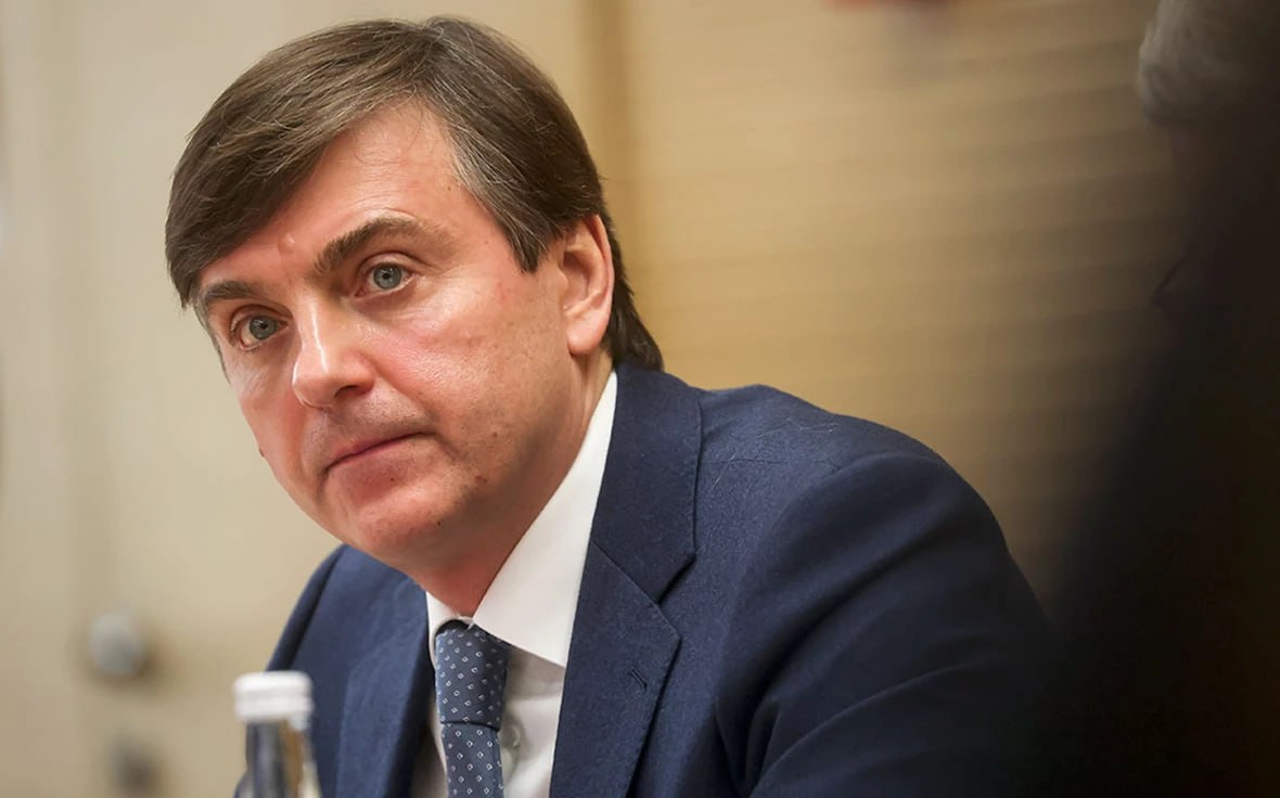 Школьники на уроке физики с новыми учебниками